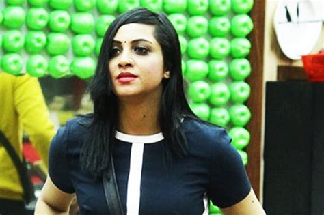 Bigg Boss 11 WHAT Did Arshi Khan Really Walk Out In A Towel To Get