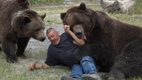 Bear hugs are never ending for this lucky man | Mashable