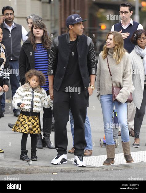 Ellen Pompeo Chris Ivery And Their Daughter Stella Go For A Walk In