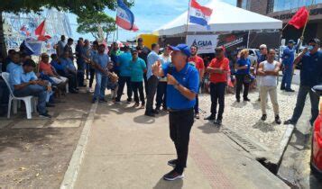 Trabalhadores se mobilizam contra privatização da Deso em Aracaju O