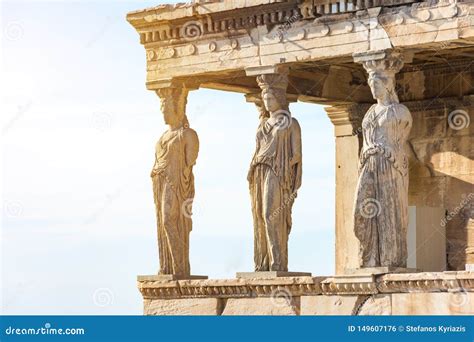 Las Cari Tides Del Erechtheion En La Acr Polis Atenas Grecia Foto De