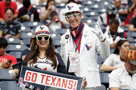 NFL football fan costumes: 47 photos of best dressed fans in crazy ...