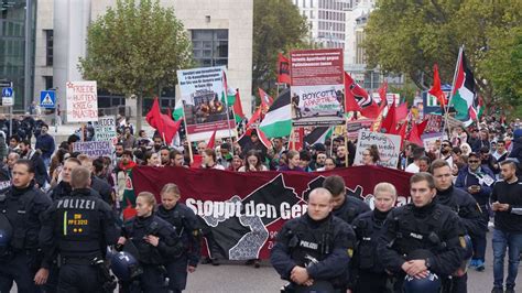 Propal Stinensische Demonstrationen In Stuttgart Polizisten M Ssen