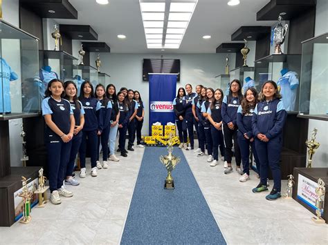 Equipo Femenino Sub Macar Recibi Zapatos Venus Previo A Su