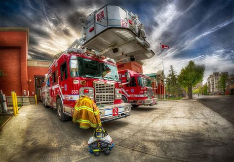 Awesome photo of fire engine ladder truck. | Fire trucks, Firefighter pictures, Firefighter art