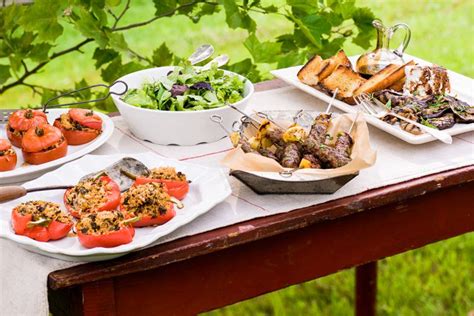 How To Host A Casual Summer Dinner Party