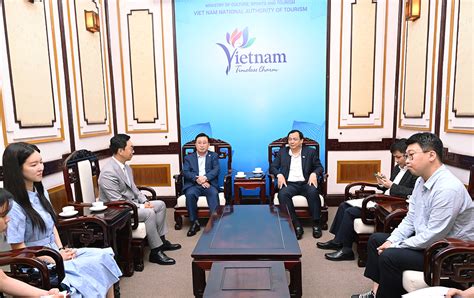 VNATs Chairman Nguyen Trung Khanh Meets Up With Vietnam Tourism