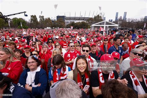 Swans Fans Are Seen During The 2022 Afl Grand Final Parade On News Photo Getty Images