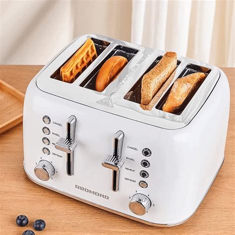 Battle of the Best White Toasters: 6 Toasters, 1 Winner?