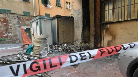 Incendio Nel Cantiere Di Un Palazzo A Genova Sampierdarena Il Secolo Xix