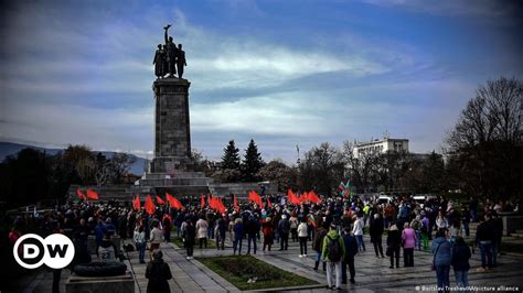 Should Soviet monuments be dismantled or preserved? – DW – 07/09/2023