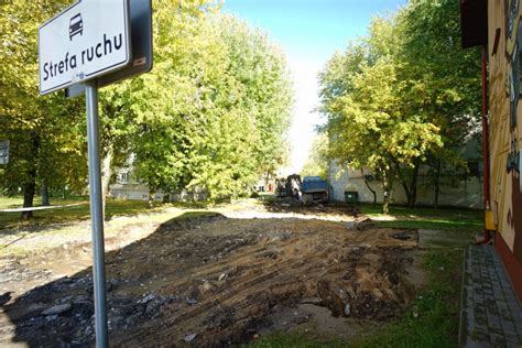 Remont drogi za biblioteką przy ul Kicińskiego Krzysztof Kosiński