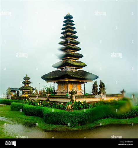 Pura Ulun Danu Danau Beratan Bedugul Bali Stock Photo Alamy