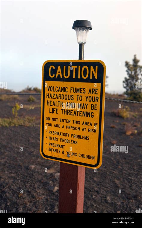 Warning Sign About The Danger Of Volcanic Fumes Hawaii Volcanoes