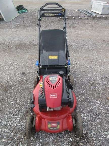 Toro push lawn mower with bag, good - Albrecht Auction Service