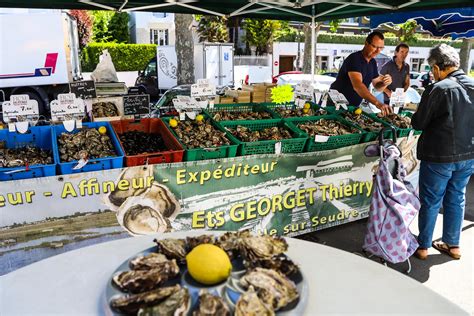 Le marché Central de Royan le royaume de la jovialité Guide de