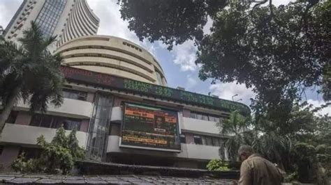 Sensex Plummets Over 900 Points To Settle At 63 148 Nifty In Red At