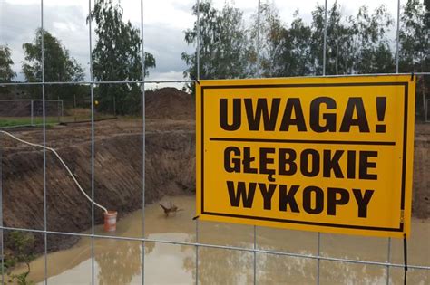 Ogromna Dziura Na Szybownik W W Lesznie Przy Dk Powstaje Zbiornik