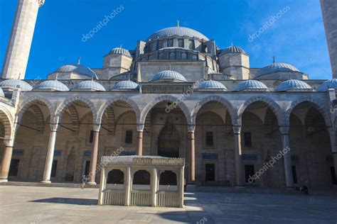 Una Vista De La Majestuosa Mezquita De Suleiman En Estambul Turqu A