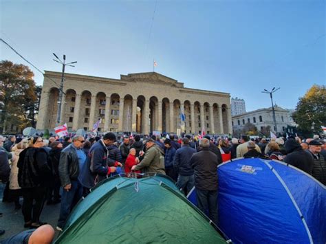 Manifestanci zablokowali gruziński parlament Kresy wiadomości