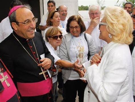 Hebe Camargo em inauguração de capela