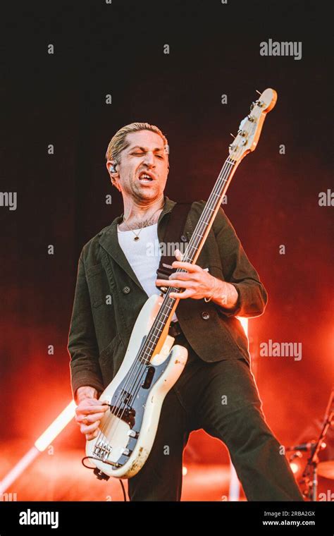 Michael Shuman Queens Stone Age Hi Res Stock Photography And Images Alamy