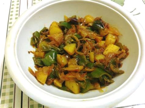 Punjabi Aloo Shimla Mirch Sabzi (Potatoes And Capsicum Vegetable ...