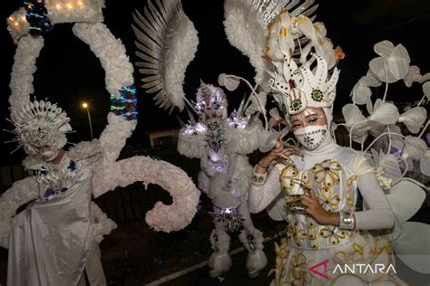 Trilogy Di Semarang Night Carnival Antara News