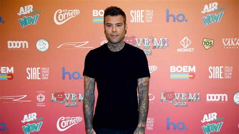 Fedez Festeggia Il Compleanno In Famiglia Dopo Il Ricovero Il Rapper