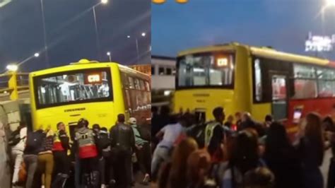 Video Transmilenio Se Var Y Pasajeros Se Bajaron A Empujar