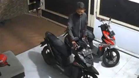 Viral Video Pencurian Motor Yang Terekam CCTV Di Sidoarjo Surya