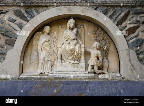 Escultura de la Virgen María con el Niño Jesús Iglesia de Santos