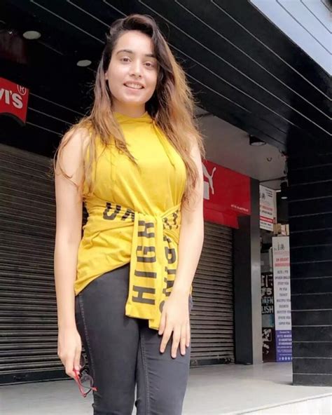 10 Hot Sexy Barbie Maan Bikini Pics