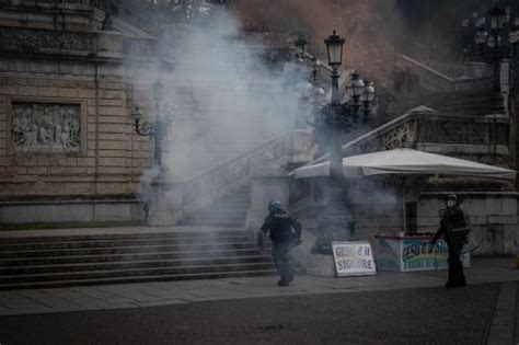 Maltempo A Bologna Il Ravone Rompe Gli Argini Allagamenti Ed