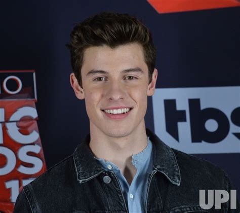 Photo Shawn Mendes Appears Backstage At The Iheartradio Music Awards In Inglewood California