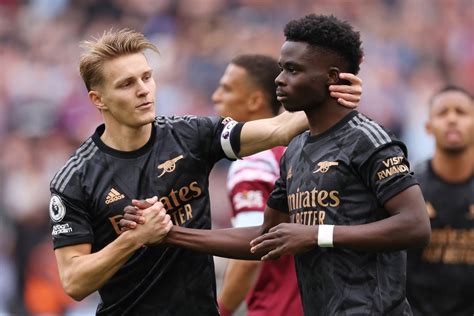 Arsenal stars rally round Bukayo Saka after West Ham penalty miss: ‘He ...