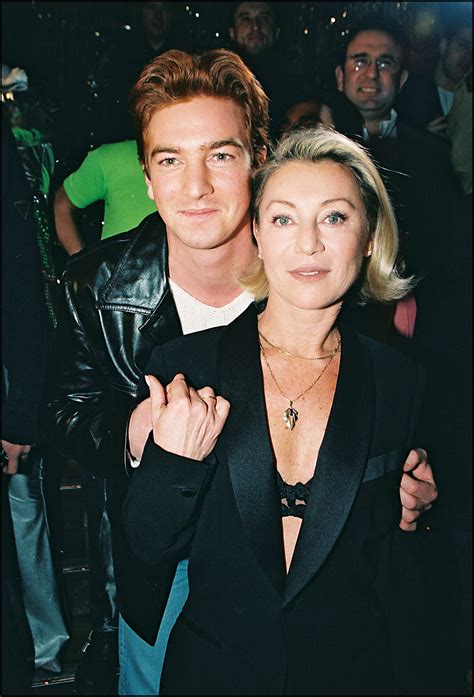 Photo Sheila et son fils Ludovic Chancel en janvier 1998 au Queen à