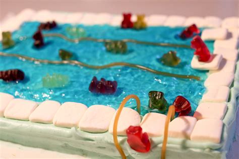 Swimming pool cake | Foodyear.net