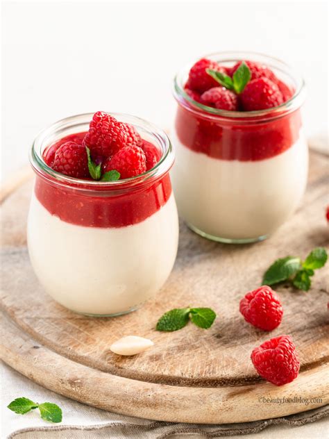 Panna Cotta Vegan Alle Mandorle E Lamponi Veganly It Ricette Vegane