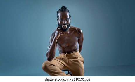 Gay homme noir nu résultats 2 6 mille dimages libres de droits de photos de stock et d