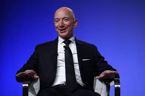 Conhe A Jeff Bezos O Homem Mais Rico Do Mundo Que Foi Ao Espa O Hoje