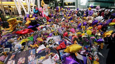 Massive Kobe Bryant Memorial in Front of Staples Center Dismantled ...