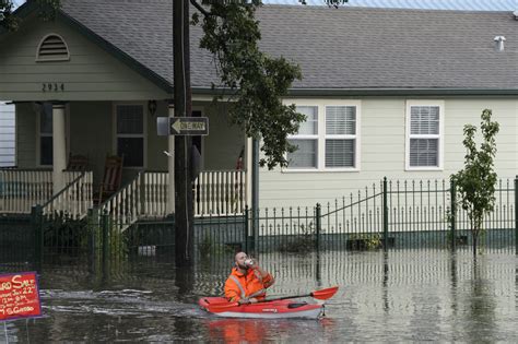 Heavy Rains In New Orleans Cause Flooding Submerging Cars Ynaija