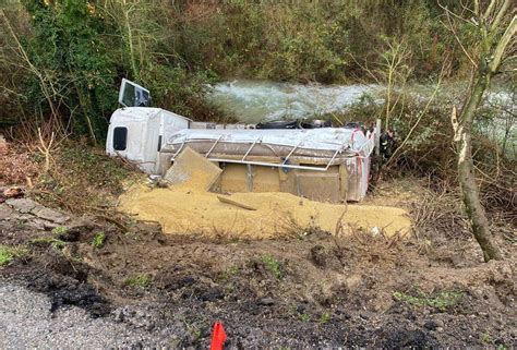 Tir Fuori Strada Provinciale Chiusa Al Traffico