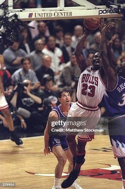 27 Michael Jordan Bryon Russell Photos & High Res Pictures - Getty Images