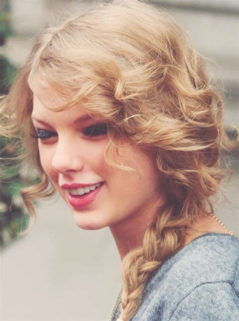 26 Taylor Swift Hairstyles - Celebrity Taylor's Hairstyles Pictures ...