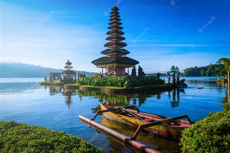 Premium Photo | Pura Ulun Danu Bratan