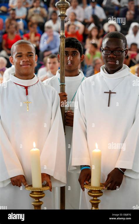 Catholic Altar Boys Cross Hi Res Stock Photography And Images Alamy