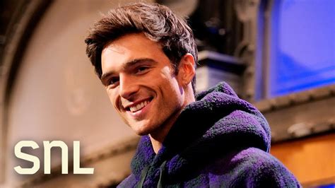 Jacob Elordi Takes His First SNL Steps – Socialite Life