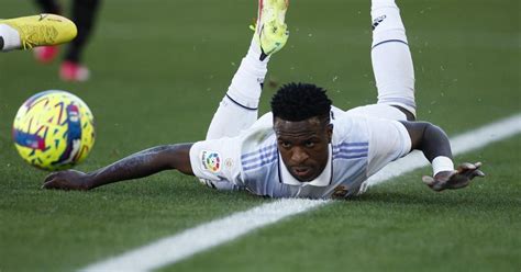 LaLiga denuncia els insults racistes a Vinícius davant els jutjats d